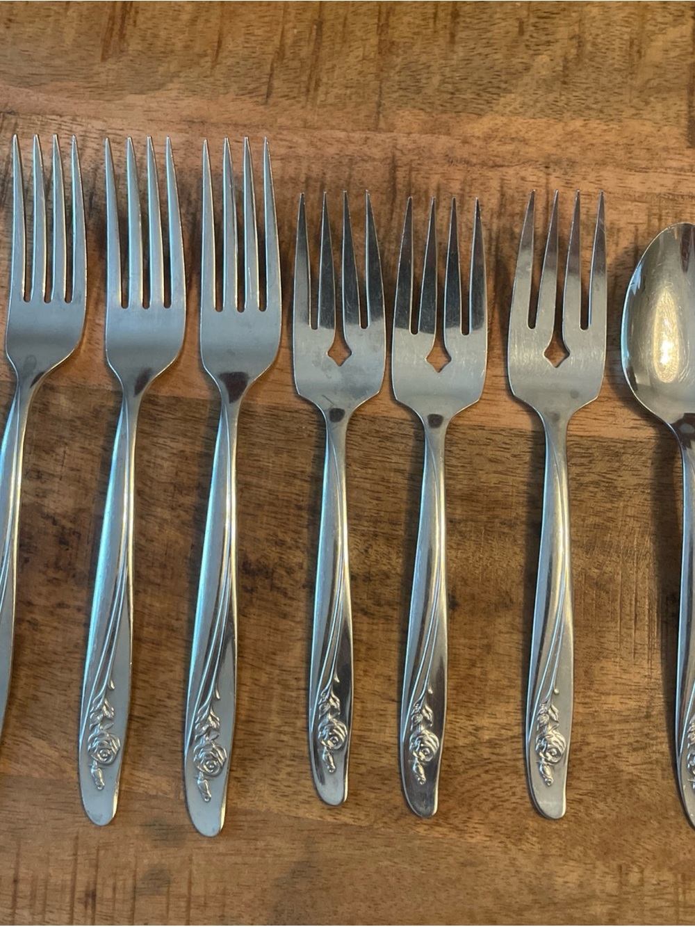 Oneida Roseanne Stainless Flatware Set Of 7
